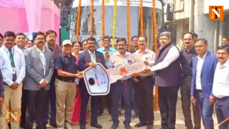 IDBI Bank donates a 44-Seater AC Bus to Mayo Hospital for Health Camps